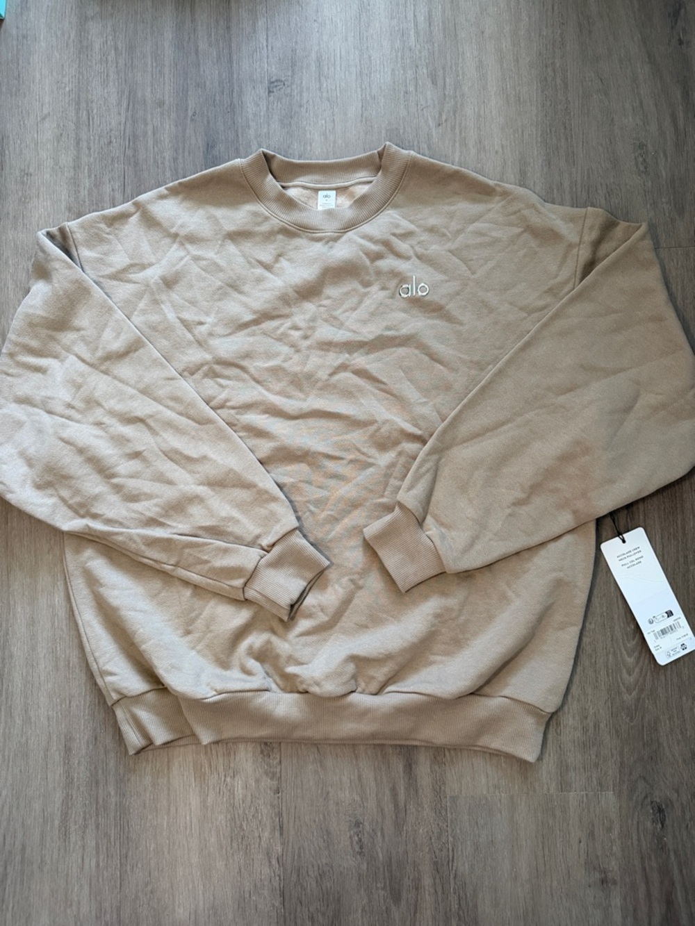 ALO Yoga Men’s Crewneck Sweatshirt in Taupe